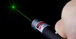 Ne pas utiliser des pointeurs laser pour pointer vers une personne